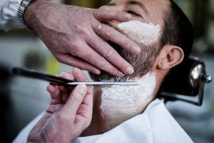 MACS PROFESSIONAL Barber Straight Edge Razor with Hi-Chromium Derby 100 Count Blades - Made of Platinum Stainless Steel -With Easy Blades Replacement Mechanism -Macs-093B1 (White Razor W100 B)