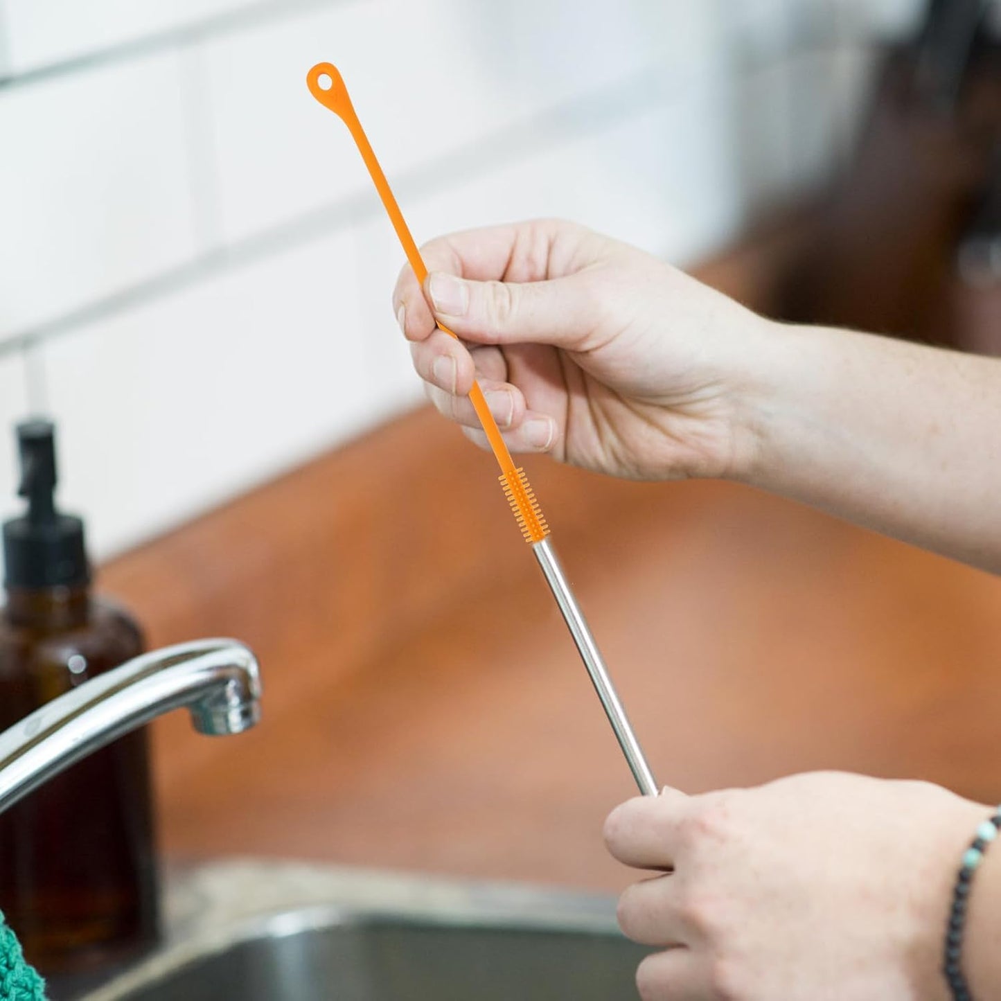 2pcs Silicone Straw Brush, 9.5in Straw Cleaner Brush Extra Long Cleaning Brushes Reusable Travel Drinking Bottle Lid Cleaning Tool for Stanley Metal Glass Straws (Orange)