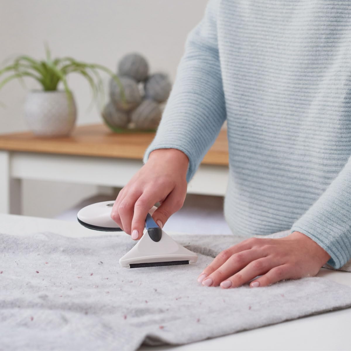 GLEENER Battery-Free 4-in-1 Fabric Shaver & Lint Brush | Ultimate Fuzz Remover | Adjustable Depiller Lint Remover for Clothing & Furniture (Slate Blue)