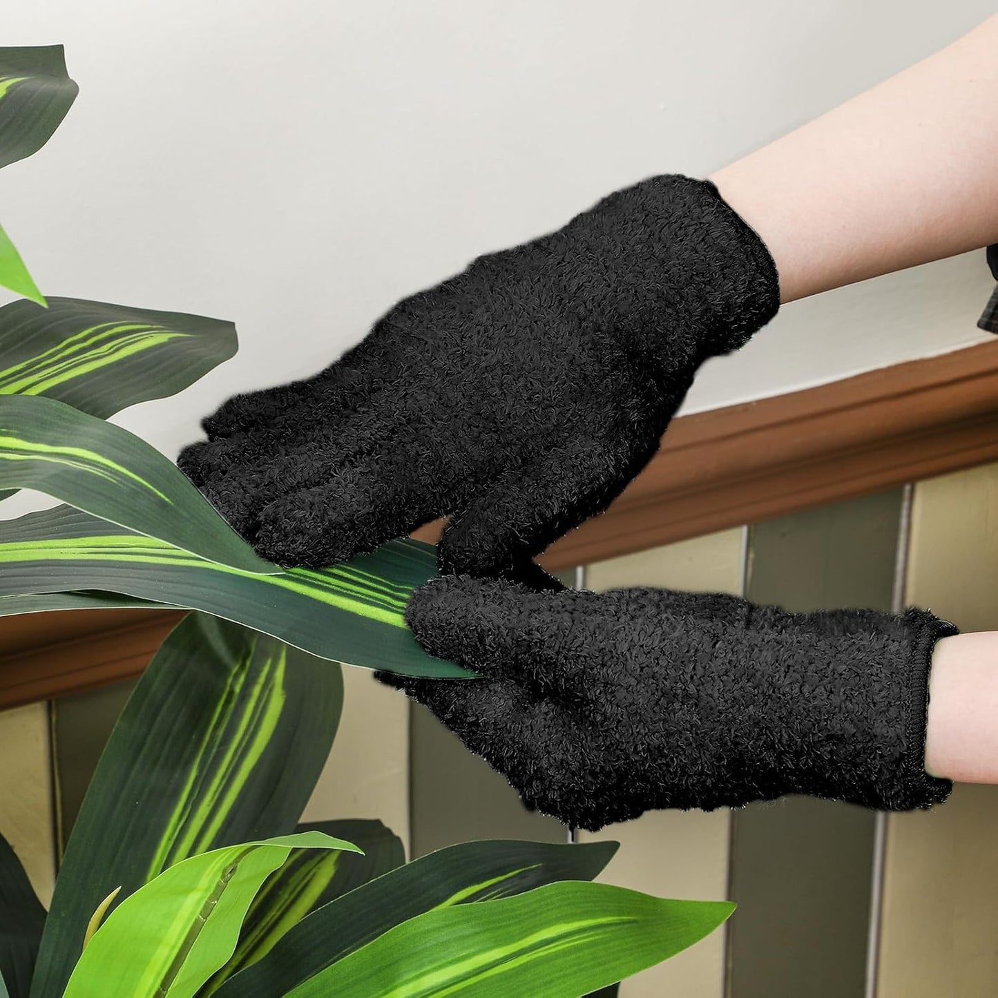 Patelai 3 Pairs Microfiber Plant Dusting Gloves Leaf Cleaning Gloves for Indoor Plants, Blinds, Furniture, House(Medium,Black)