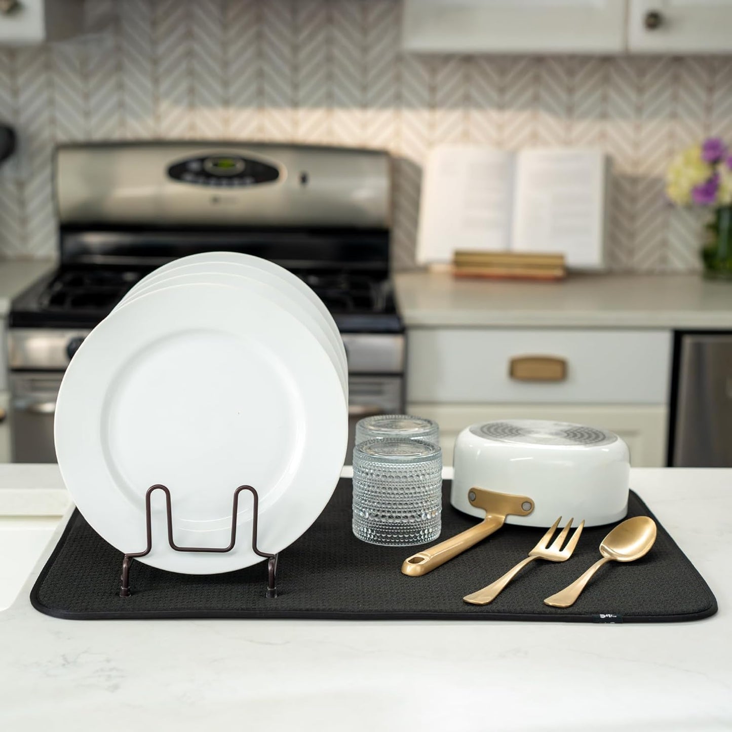 S&T INC. Dish Drying Mat XL, 18” x 24”, Absorbent Microfiber Kitchen Counter Mat, Dish Drying Pad for Dishes, Utensils, Pots and Pans, Extra Large, Black